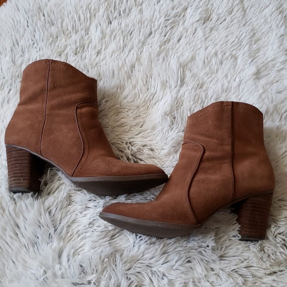 G.H. Bass & co booties - Picture 5 of 7